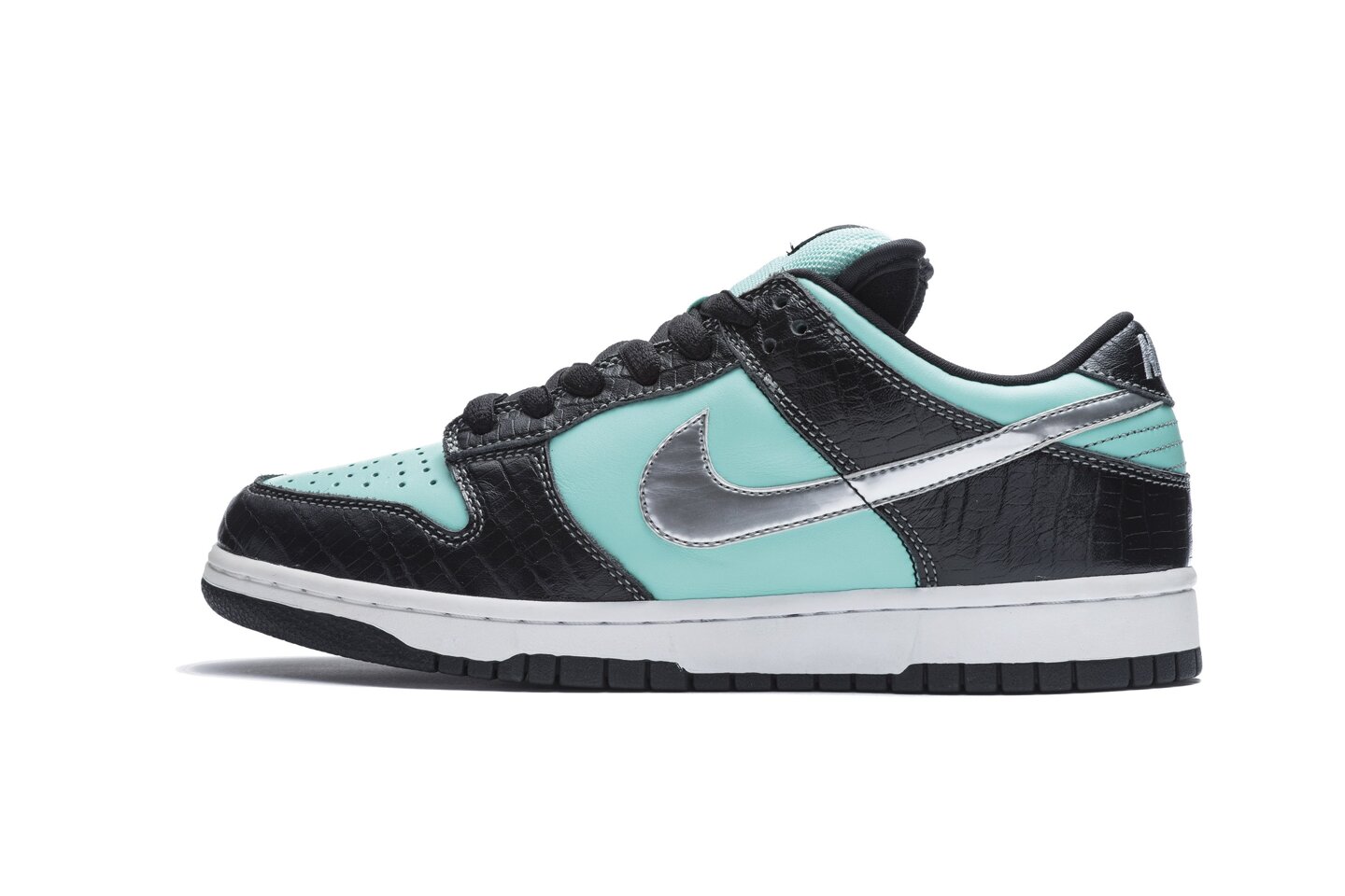 The Nike SB Tiffany Dunks Diamond