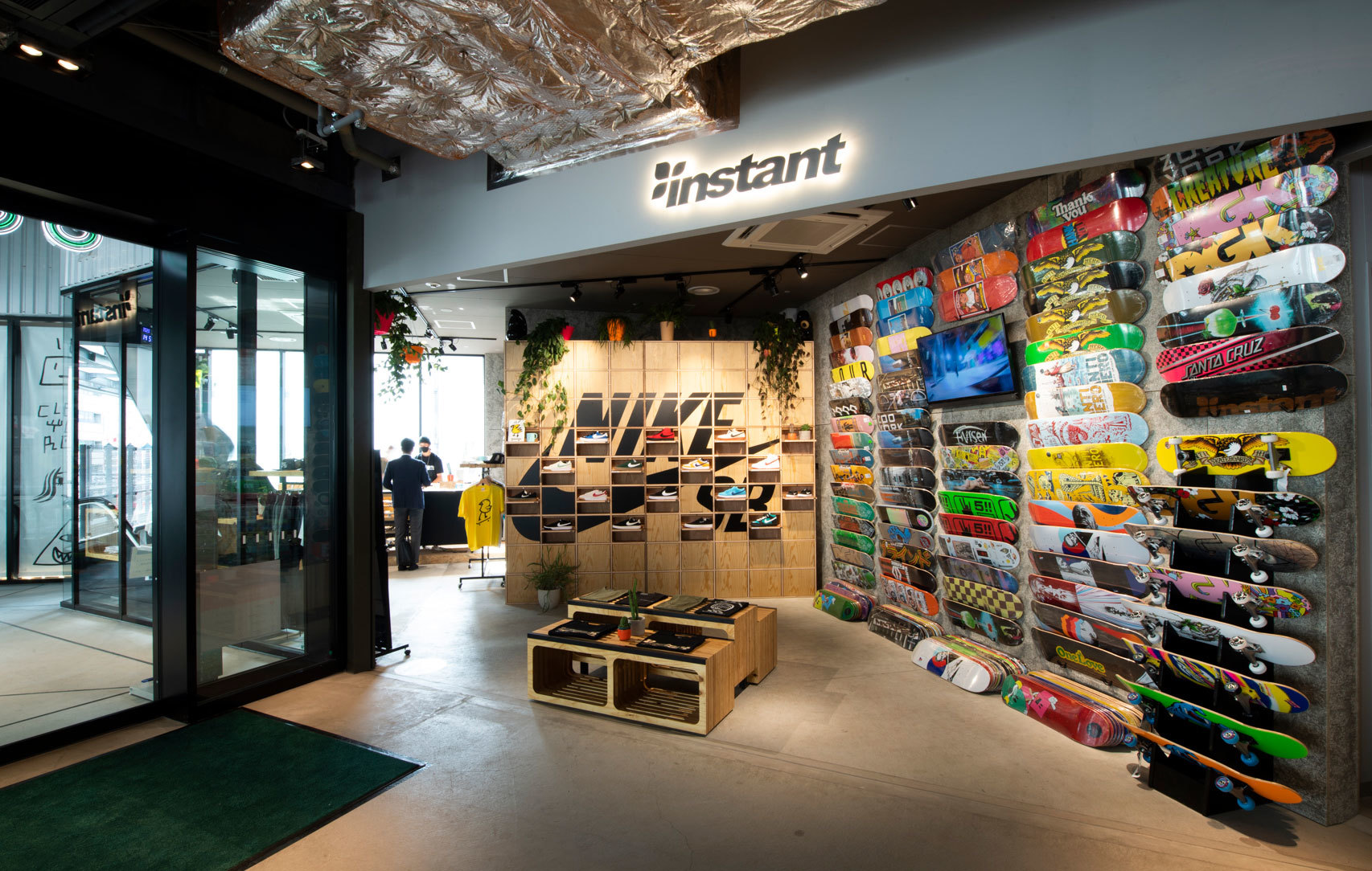 INSTANT SKATEBOARD SHOP - TOKYO - Nike 