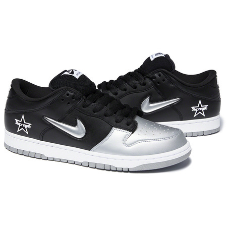 Supreme Dunk Low - Nike Skateboarding