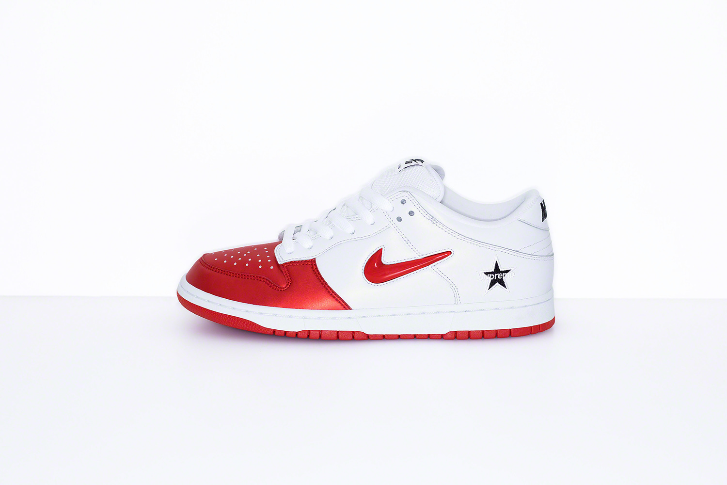 Supreme Dunk Low - Nike Skateboarding