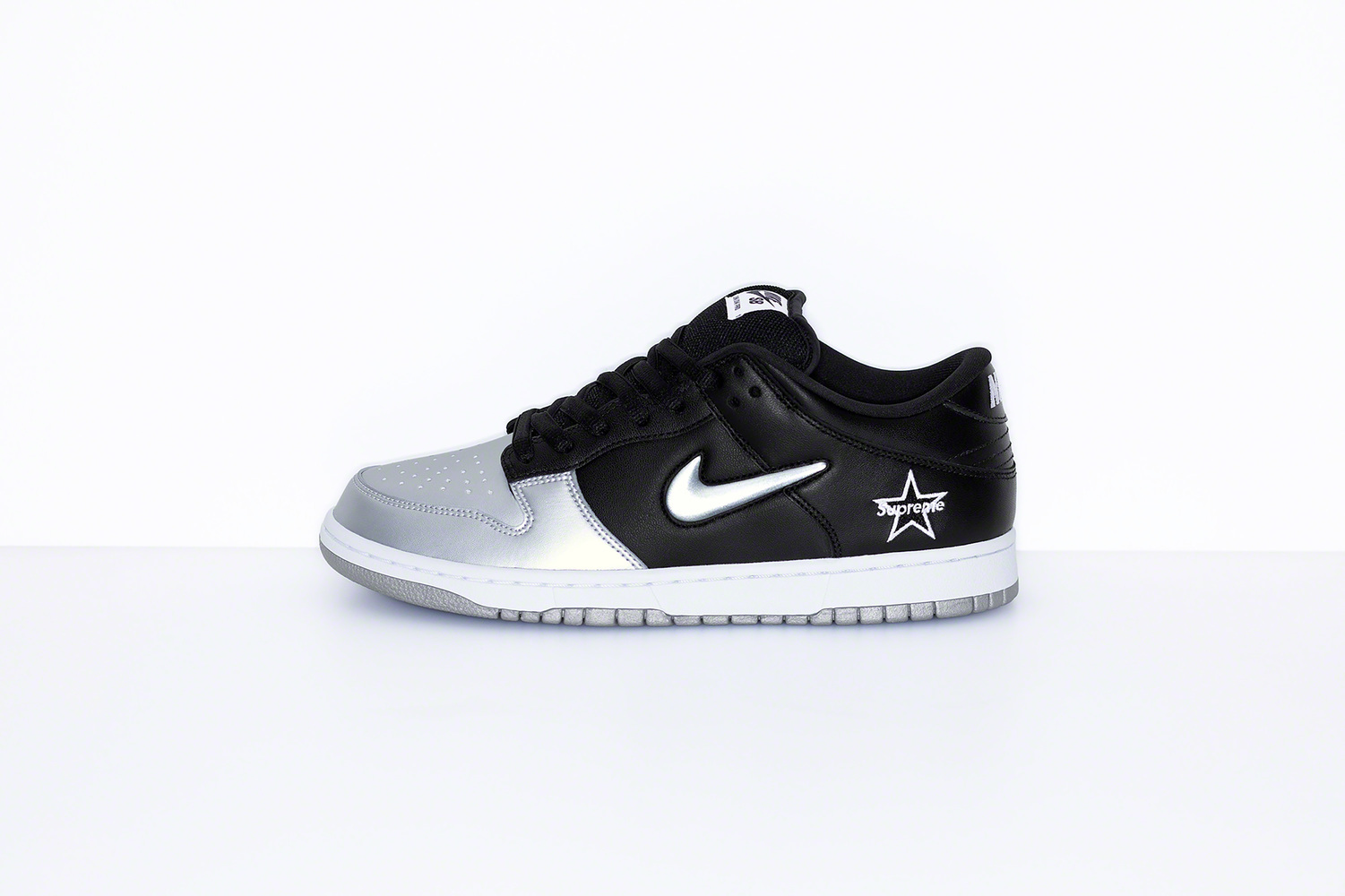 Supreme Dunk Low - Nike Skateboarding