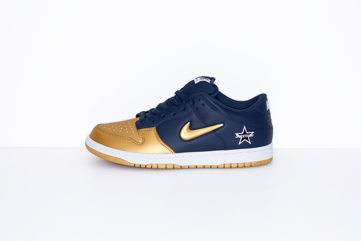 Supreme Dunk Low - Nike Skateboarding