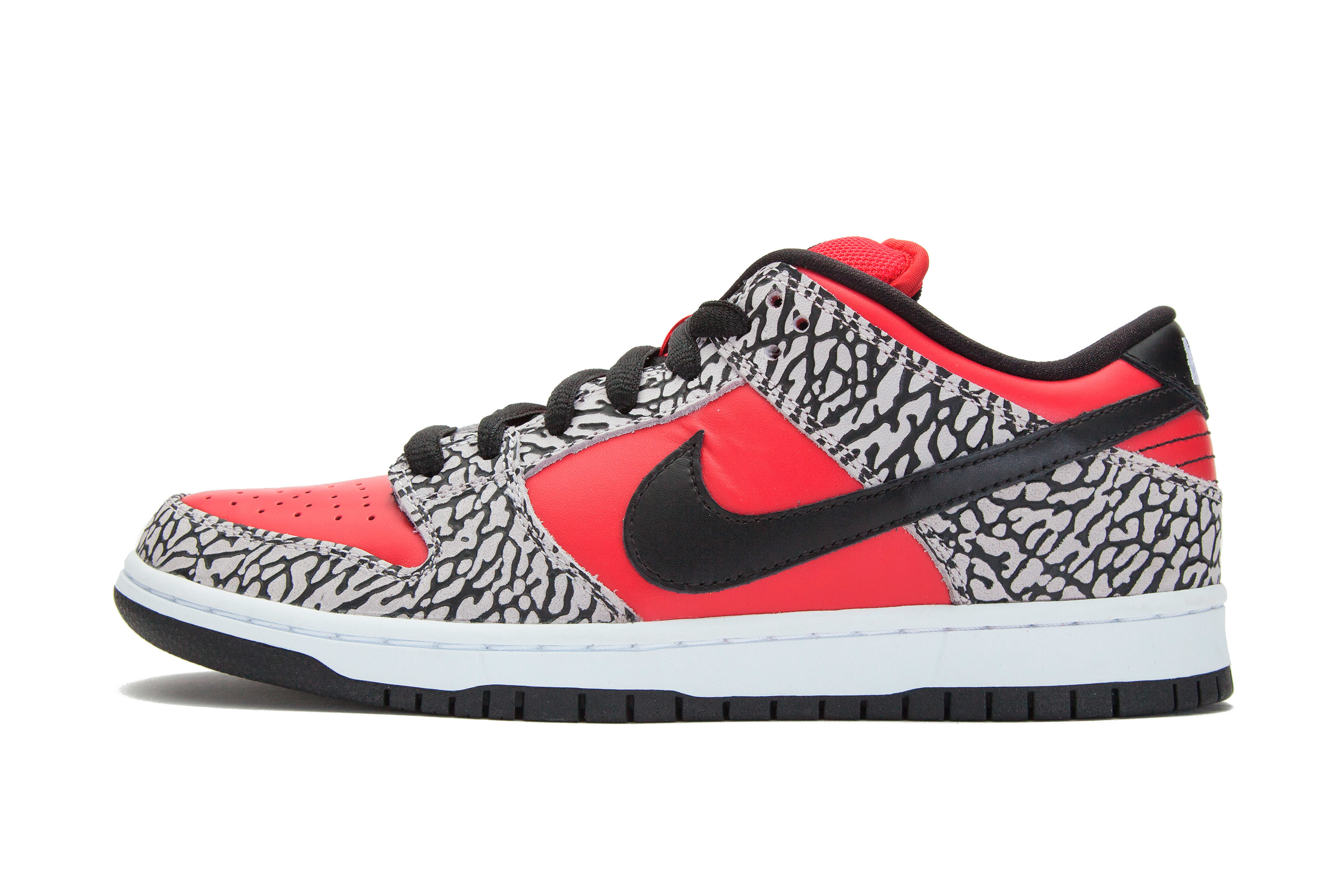 Supreme Nike SB Dunk Low Red Cement | labiela.com